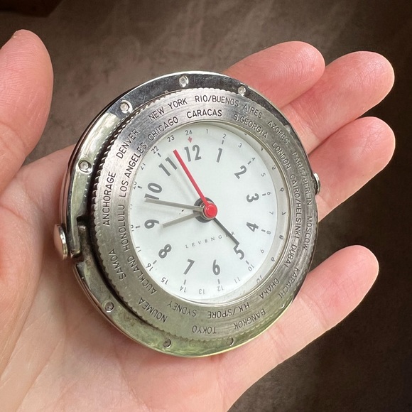 Levenger Time Zone International Clock SRA4/V357 Desk Executive Silver clock - Picture 9 of 11